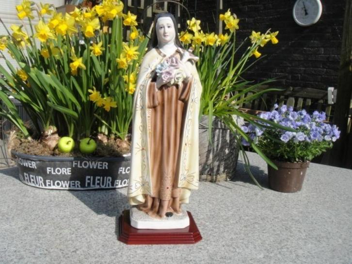 Prachtig beeld van de Heilige Theresia - porselein - NECA, Verzamelen, Religie, Zo goed als nieuw, Christendom | Katholiek, Beeld(je)