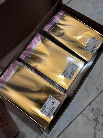 Metallic gouden cadeauzakjes afsluitbaar 100% recyclable beschikbaar voor biedingen