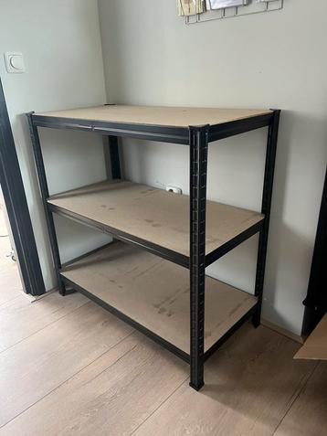 Stellingkast half beschikbaar voor biedingen