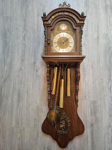 Antieke Wandklok met Slagwerk, Tempus Fugit beschikbaar voor biedingen