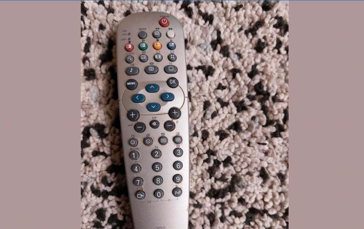 Gratis af halen Philips afstands bediening, Audio, Tv en Foto, Afstandsbedieningen, Zo goed als nieuw, Ophalen of Verzenden