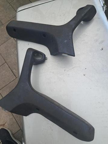 Bmw e30 type 1 links en rechts armsteun voor het portier beschikbaar voor biedingen