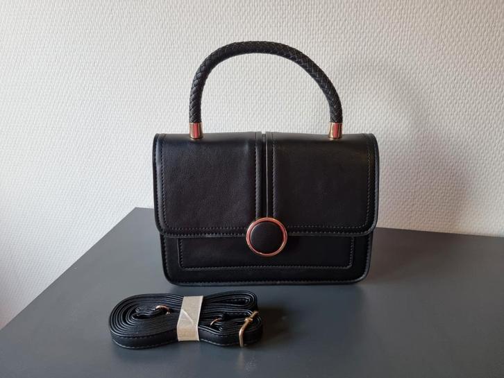 Tas met strap, Sieraden, Tassen en Uiterlijk, Tassen | Damestassen, Nieuw, Schoudertasje, Zwart, Ophalen of Verzenden