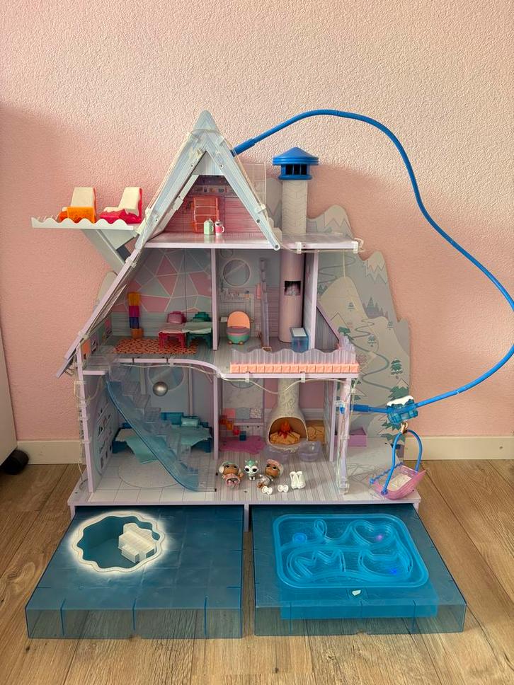 LOL Surprise Winter Chalet Poppenhuis, Kinderen en Baby's, Speelgoed | Poppenhuizen, Gebruikt, Poppenhuis, Ophalen