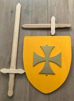 Houten zwaarden en schild, Ophalen of Verzenden, Zo goed als nieuw