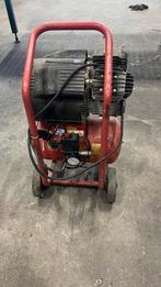 Compressor 220V (2 cilinder), Doe-het-zelf en Verbouw, Compressors, Ophalen, Gebruikt, 6 tot 10 bar