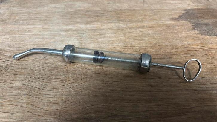 Antieke glazen klisma spuit. 30 cm lang., Antiek en Kunst, Antiek | Gereedschap en Instrumenten, Ophalen of Verzenden