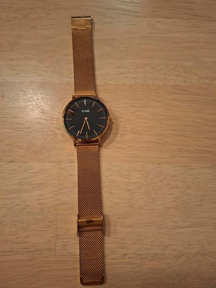 Gouden Cluse horloge met zwarte wijzerplaat, Sieraden, Tassen en Uiterlijk, Horloges | Dames, Zo goed als nieuw, Polshorloge, Overige merken