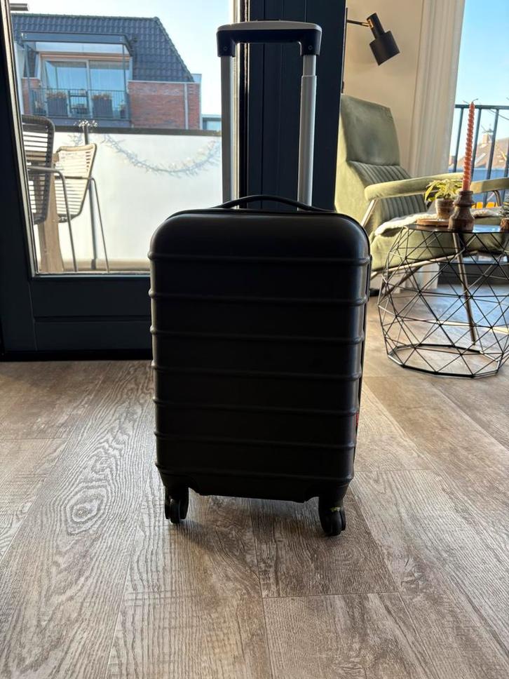 HEMA ABS Koffer 55x35x20 Zwart - Handbagage Formaat, Sieraden, Tassen en Uiterlijk, Koffers, Zo goed als nieuw, Hard kunststof