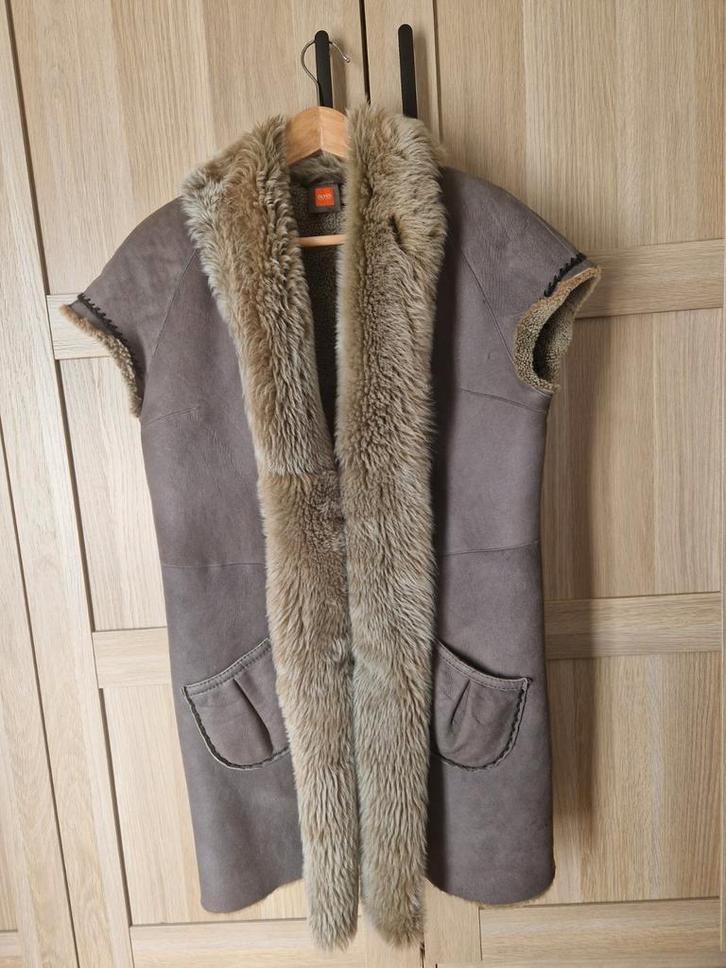 Hugo Boss 100% Lammy Gilet - mt 38, Kleding | Dames, Bodywarmers, Zo goed als nieuw, Maat 38/40 (M), Ophalen of Verzenden