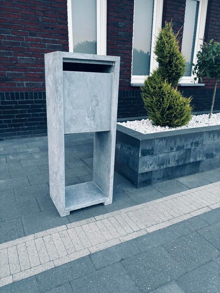 Natuursteen brievenbus - NIEUW - uit voorraad - model 003, Tuin en Terras, Brievenbussen, Nieuw, Staande brievenbus, Hardsteen