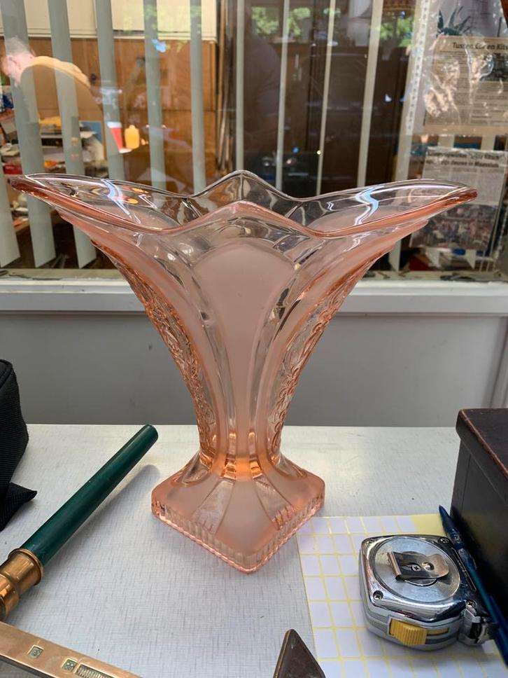 Vaas Walther & Söhne 1930's Art Deco Pink Glass 'Greta' Vase, Antiek en Kunst, Antiek | Glas en Kristal, Ophalen of Verzenden