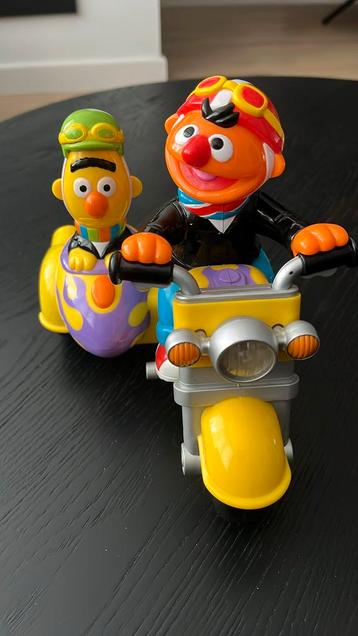 Bert & Ernie op de motor met zijspan beschikbaar voor biedingen