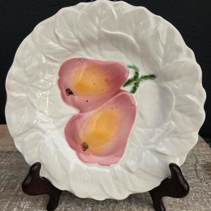 Sarreguemines faience bord met fruit, Antiek en Kunst, Antiek | Schalen, Ophalen of Verzenden