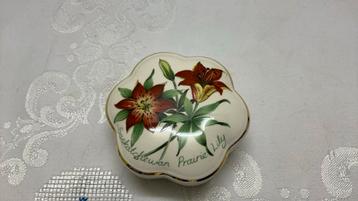 Royal worcester , palissy, pillen of sieraden doos. beschikbaar voor biedingen