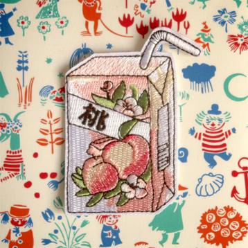 Mooie gedetailleerde geborduurde japanse perzik nectar drank beschikbaar voor biedingen