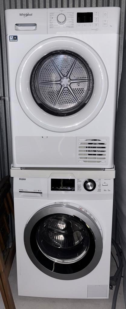 Wasmachine en droger met stapelkit / tussenstuk, Witgoed en Apparatuur, Wasmachines, Zo goed als nieuw, Voorlader, 6 tot 8 kg