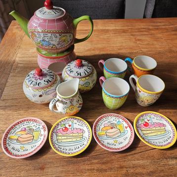 Blond servies beschikbaar voor biedingen