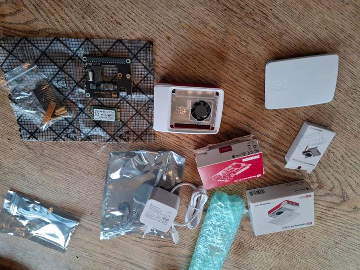 Raspberry pi 5 8GB 128GB PCIe, behuizing, voeding, Hobby en Vrije tijd, Elektronica-componenten, Zo goed als nieuw, Ophalen of Verzenden