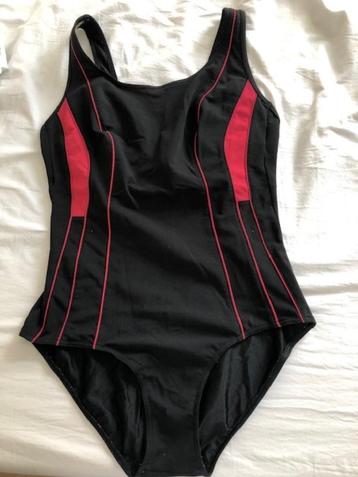 badpak Tweka 48 46 44 zwart met rood beschikbaar voor biedingen