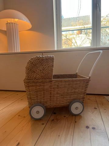 Olli Ella rotan poppenwagen/winkelwagen beschikbaar voor biedingen