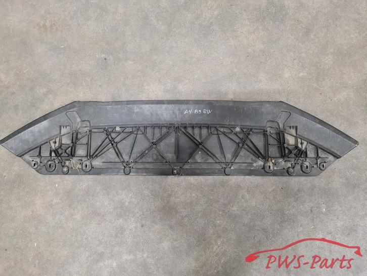 AUDI A4 B9 8W BODEMPLAAT VOORBUMPER ORIGINEEL, Auto-onderdelen, Carrosserie en Plaatwerk, Bumper, Audi, Voor, Gebruikt, Ophalen of Verzenden