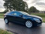 Volvo V40 1.6 T4 180PK Powershift 2015 Zwart, Auto's, Zwart, 4 cilinders, 700 kg, 179 pk