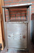 Metalen kastje - vintage / industrieel, Ophalen, Zo goed als nieuw