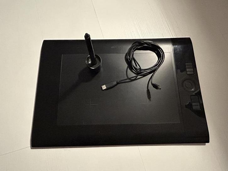 Wacom Intuos4 L PTK-840 teken tablet Pakket 15, Computers en Software, Tekentablets, Gebruikt, Bedraad, Ophalen of Verzenden
