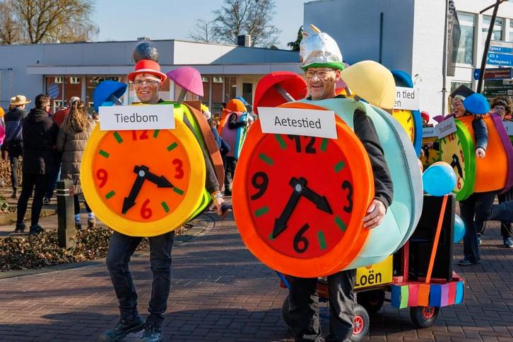 6 klokken carnavalspakken te koop voor loopgroep kinderen., Kinderen en Baby's, Carnavalskleding en Verkleedspullen, Gebruikt