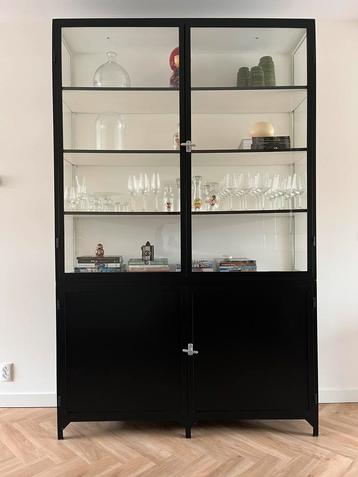 Apothekerskast staal zwart wit Old Basics beschikbaar voor biedingen