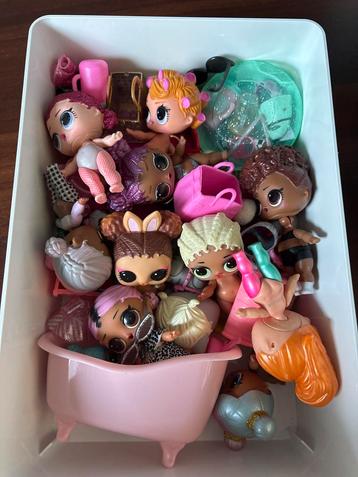 Grote verzameling LOL Surprise poppen en accessoires beschikbaar voor biedingen