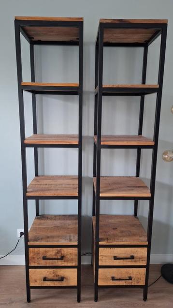 2 Boekenkasten Zo Goed Als Nieuw! beschikbaar voor biedingen