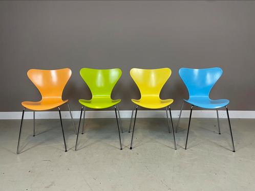 4 Fritz Hansen vlinderstoelen 7 series Arne Jacobsen, Huis en Inrichting, Stoelen, Gebruikt, Vier, Hout, Metaal, Ophalen