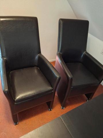 4 zwarte eetkamer stoelen met wieltjes  beschikbaar voor biedingen