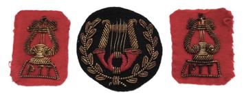 Uniform emblemen PTT Muziek, Pet en revers beschikbaar voor biedingen