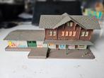 fraai Zwitsers station modeltrein Ho, Hobby en Vrije tijd, Modeltreinen | H0, Ophalen of Verzenden, Gebruikt, Gelijkstroom, Roco