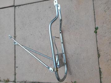 Fiets bagagedrager zilver met vastzet klem beschikbaar voor biedingen