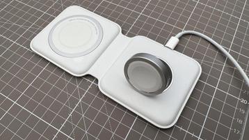 Apple MagSafe Duo Oplader beschikbaar voor biedingen