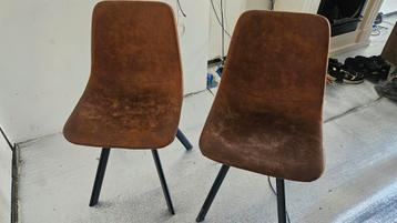 4 bruine eetkamerstoelen beschikbaar voor biedingen