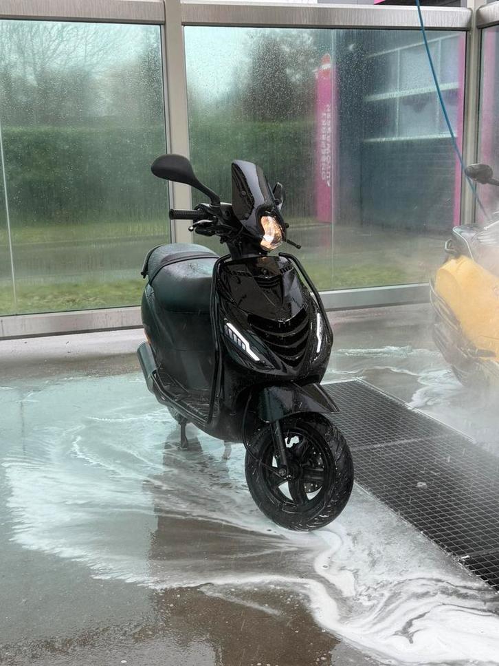 Zip 2v 4takt brom, Fietsen en Brommers, Scooters | Piaggio, Zo goed als nieuw, Zip, Benzine, Ophalen of Verzenden