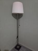 Staande lamp met witte kap, Ophalen of Verzenden, Zo goed als nieuw, Metaal, Modern
