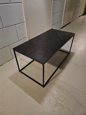 Tafel 100cm x 50 cm x 45cm beschikbaar voor biedingen