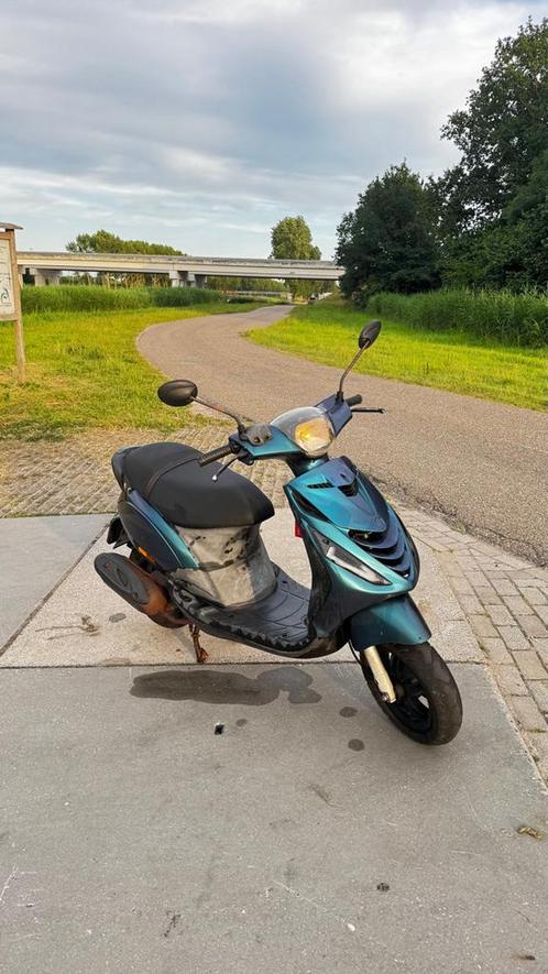 Piaggio zip 4t2 2018, Fietsen en Brommers, Scooters | Piaggio, Gebruikt, Zip, Maximaal 25 km/u, Benzine, Ophalen