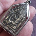 Boeddhisme: Dubbelzijdige Aardewerk Amulet, Verzamelen, Verzenden, Zo goed als nieuw