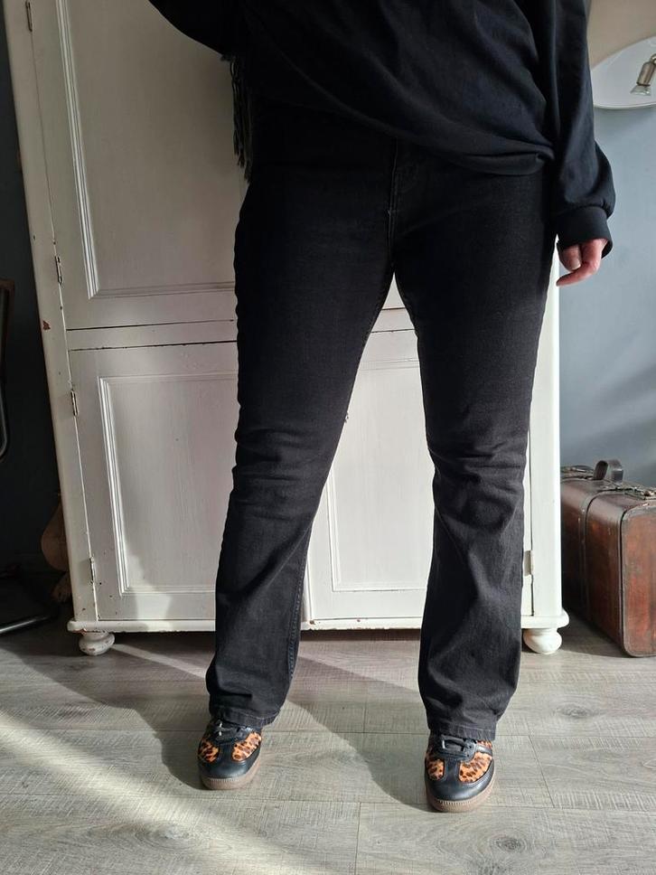 Zara high waist flared jeans 46, Kleding | Dames, Spijkerbroeken en Jeans, Zo goed als nieuw, Overige jeansmaten, Zwart, Ophalen of Verzenden