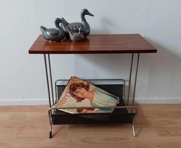 Vintage lektuur tafeltje Pilastro beschikbaar voor biedingen