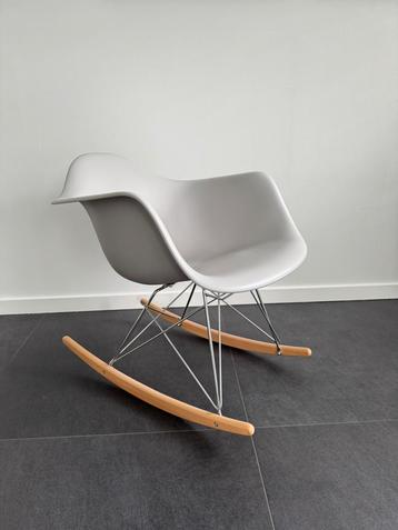 Scandinavische schommelstoel