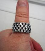 Prachtige zilveren ring met steentjes maat 18,75 nr.222
