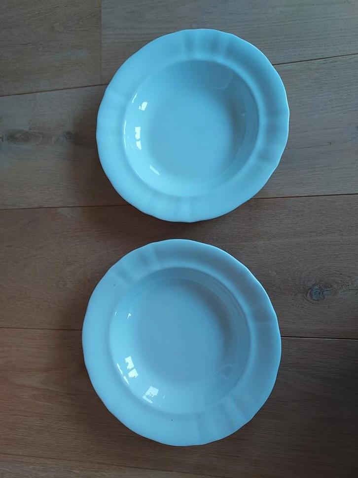 2 Petrus Regout Sphinx diepe borden, Huis en Inrichting, Keuken | Servies, Gebruikt, Bord(en), Overige stijlen, Aardewerk, Ophalen of Verzenden